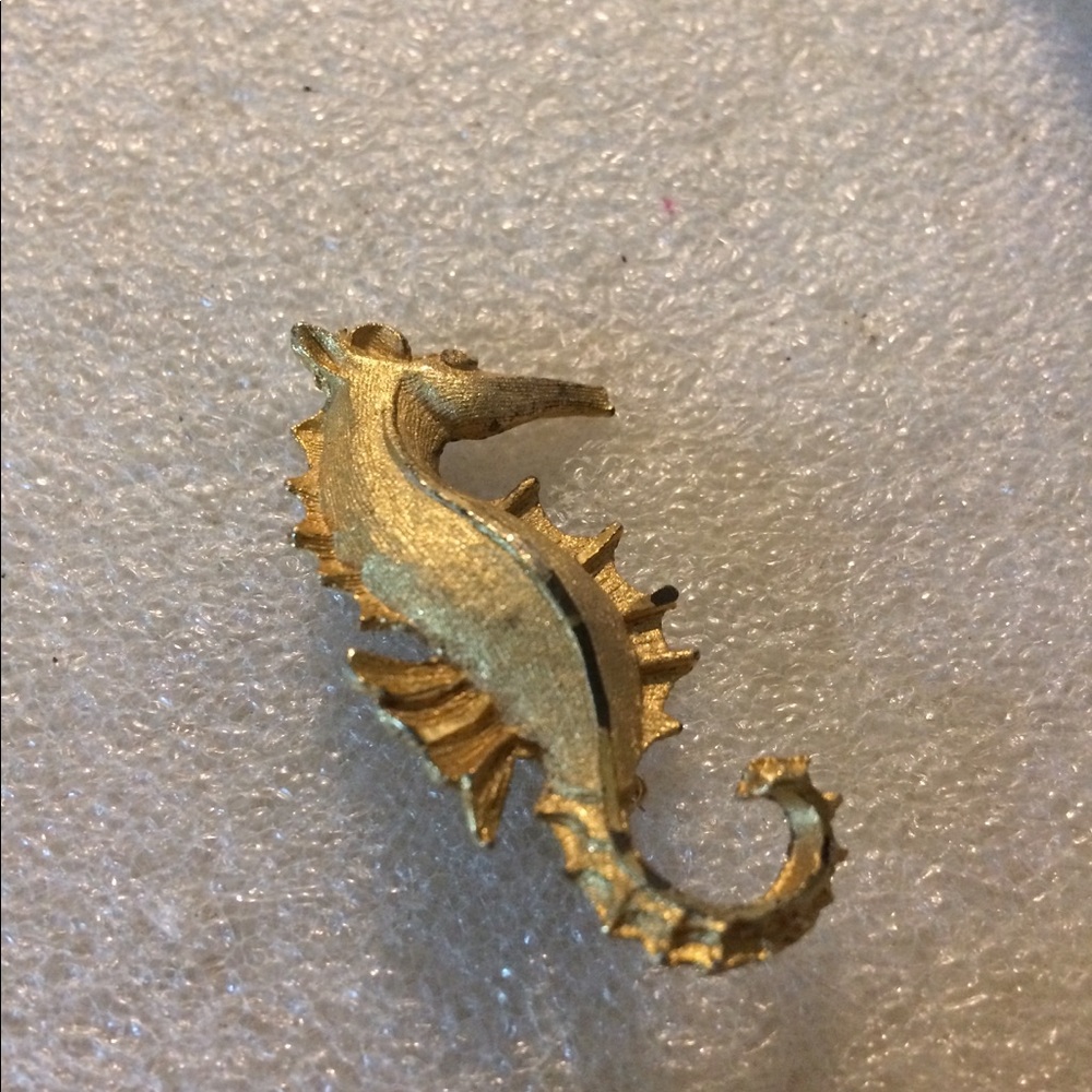 Vintage sea horse brooch